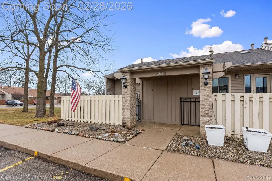 62401 Raleigh Court #1, South Lyon, MI 48178 - #2