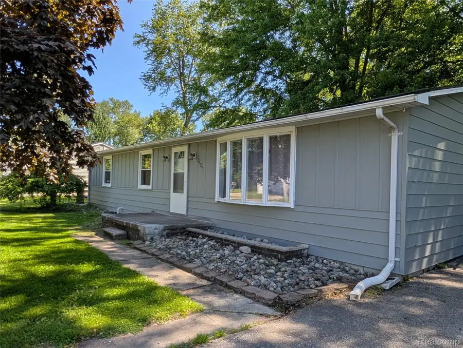26241 Weigel Road, New Boston, MI 48164 - #2
