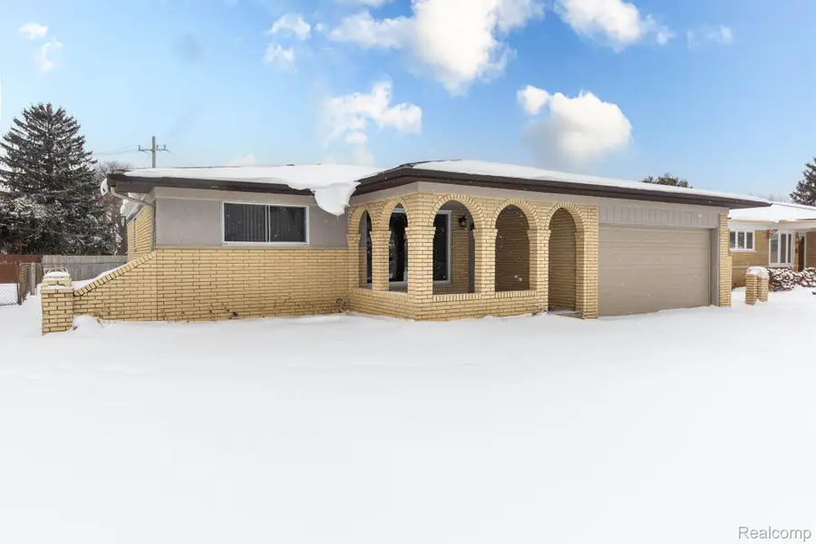 35085 Marina Drive, Sterling Heights, MI 48312 - Image #2