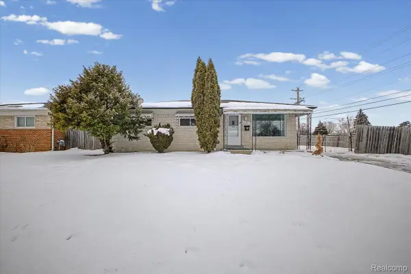 32961 Wexford Drive, Warren, MI 48092