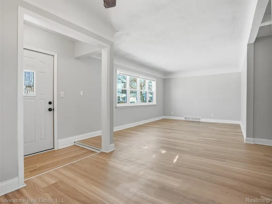 24614 Tuscany Avenue, Eastpointe, MI 48021 - Image #3