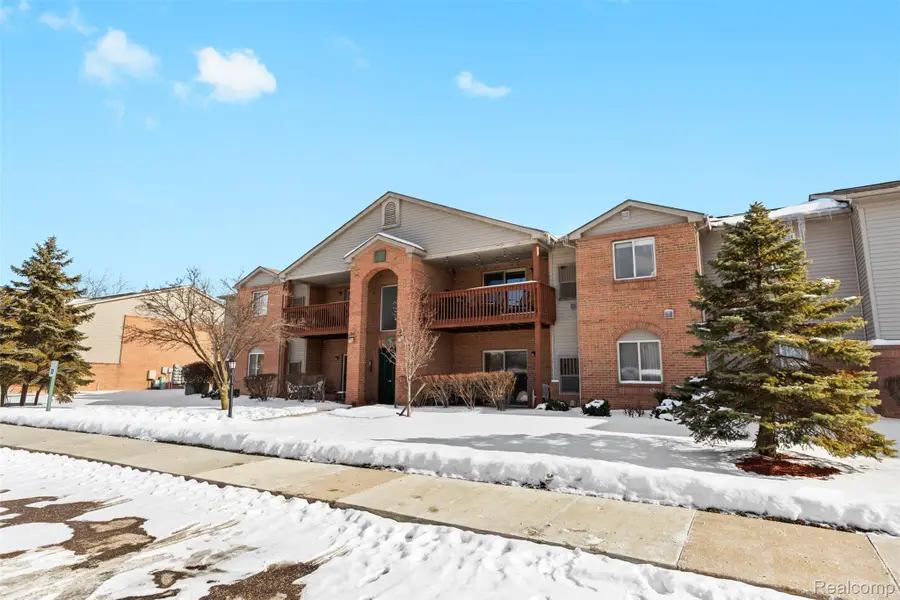 15795 Lakeside Drive #6, Southgate, MI 48195 - #3