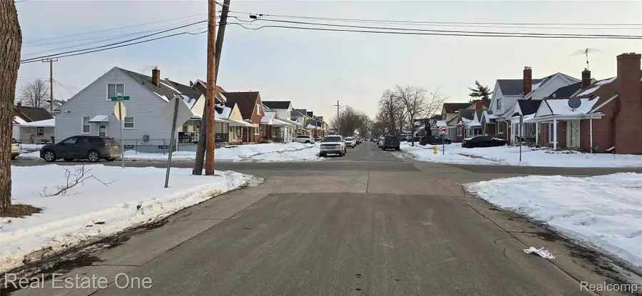 7410 Barrie Street, Dearborn, MI 48126 - #2
