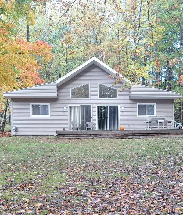 9550 Golf Port Drive, Stanwood, MI 49346