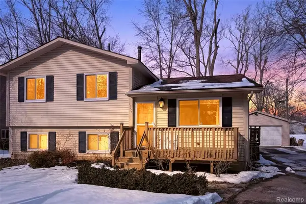 1155 Seabury Drive, LakeOrion, MI 48362