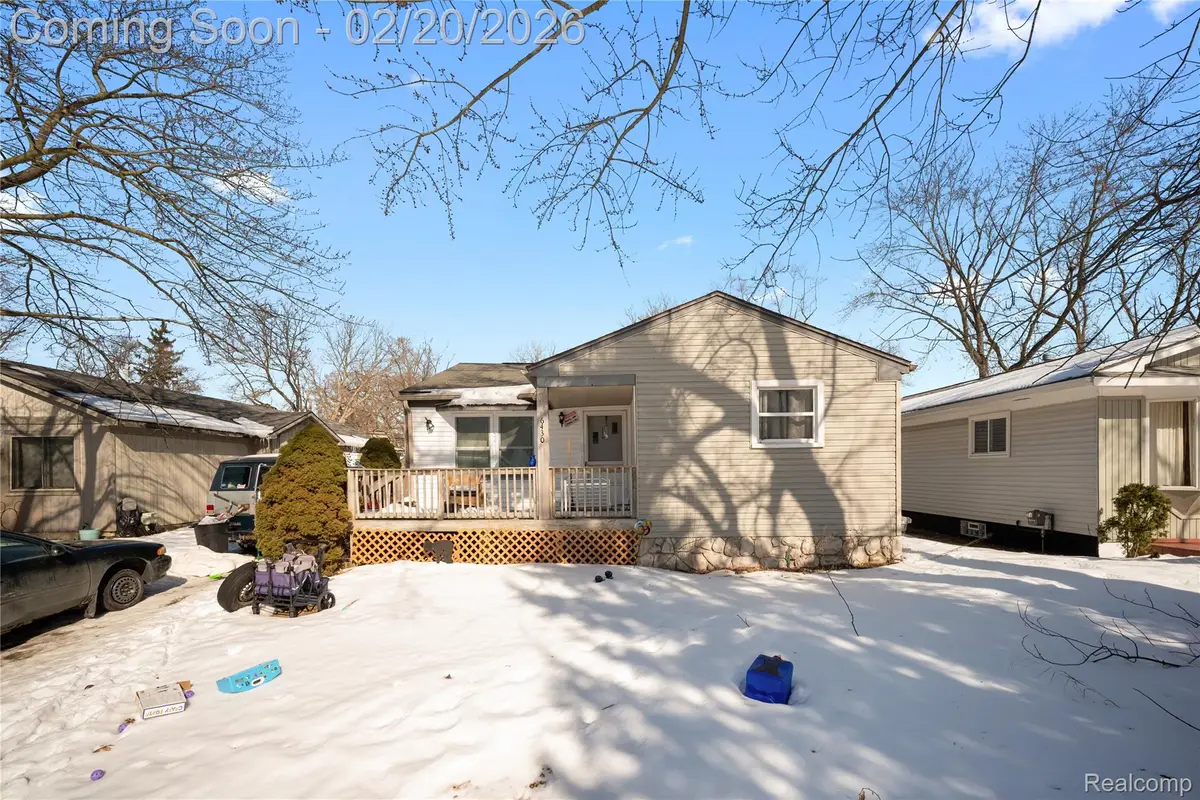 6430 Cloverton Drive, Waterford, MI 48329 - #1