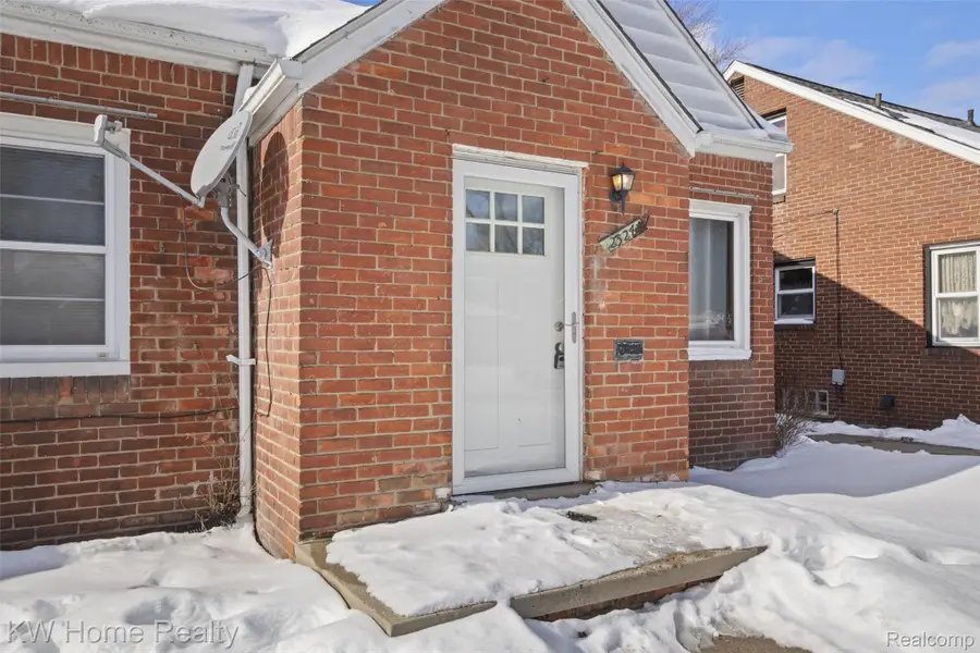 23241 Republic Avenue, Oak Park, MI 48237 - Image #3