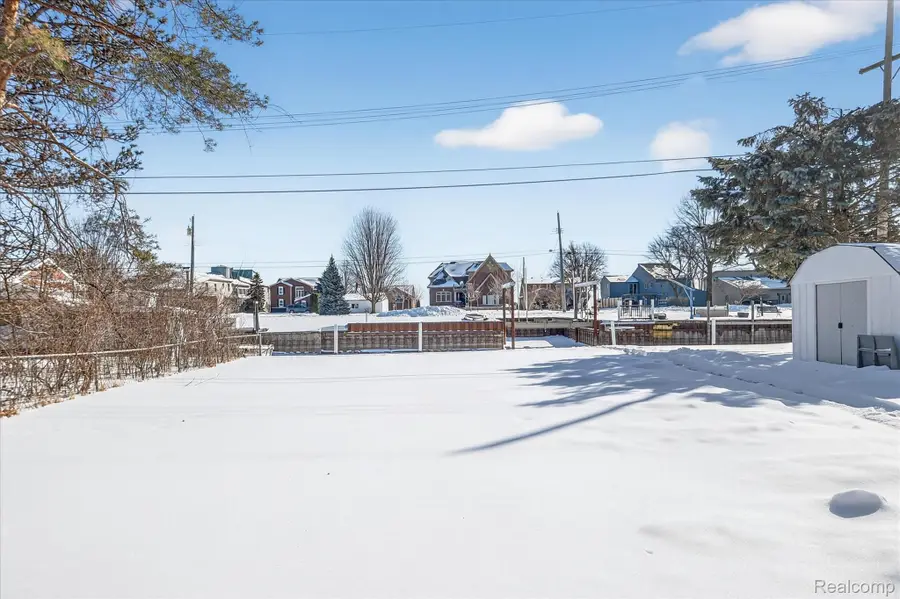 47816 Jefferson Avenue, Chesterfield, MI 48047 - Image #2