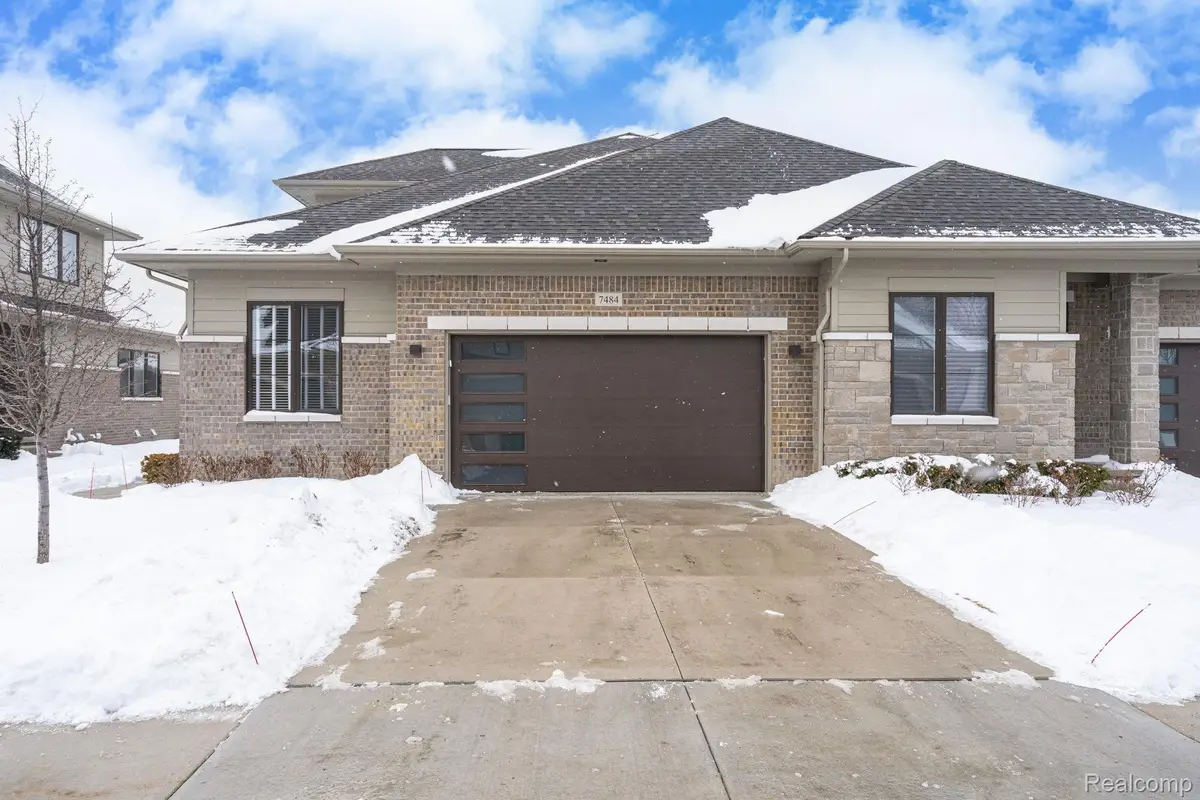 7484 Gramercy Circle, West Bloomfield, MI 48322 - Image #1