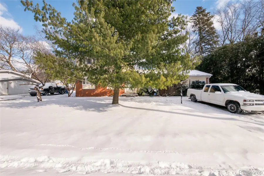 3520 Warringham Avenue, Waterford, MI 48329 - #2