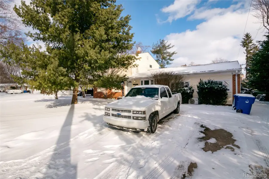 3520 Warringham Avenue, Waterford, MI 48329 - #3