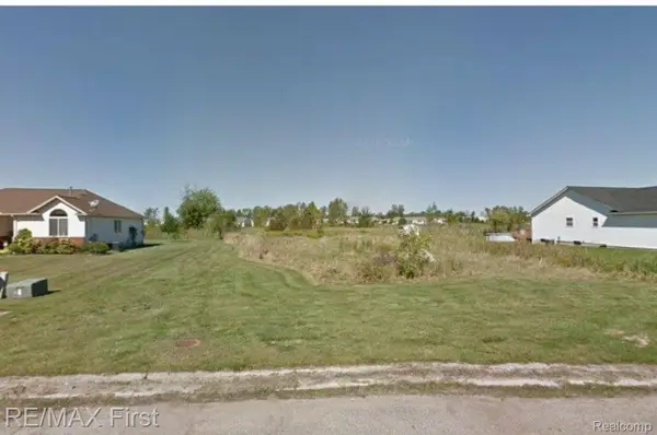 39 Deer Park, Capac, MI 48014