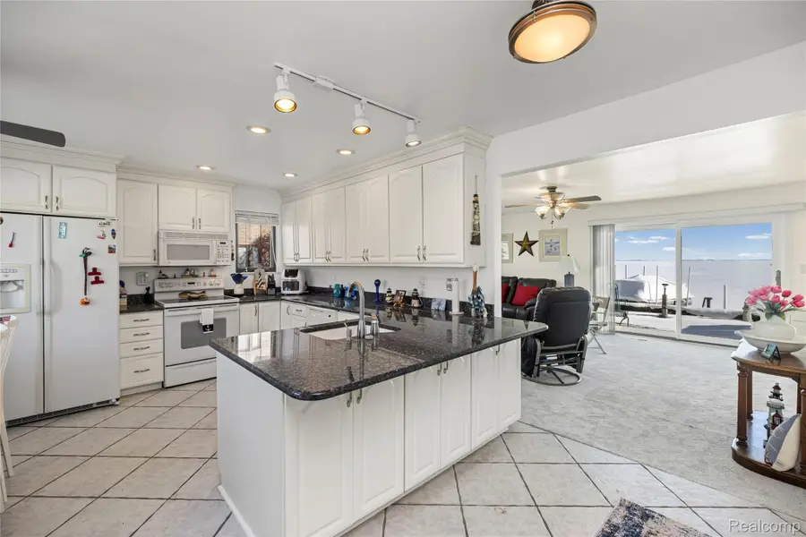 50666 Jefferson Avenue #D8, New Baltimore, MI 48047 - #3