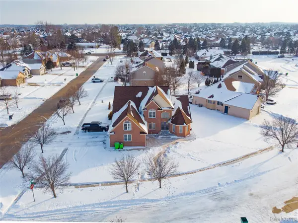 20218 Glenview Court, Macomb, MI 48044