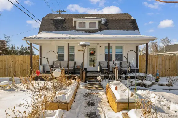 11132 Delano Street, Romulus, MI 48174