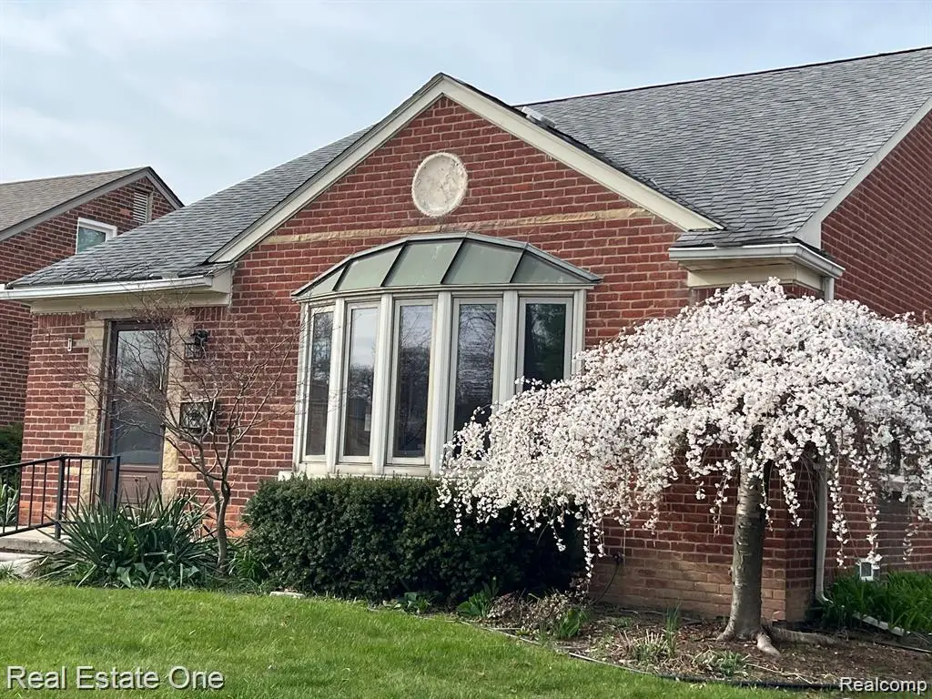 13344 Hart Avenue, Huntington Woods, MI 48070 - #1