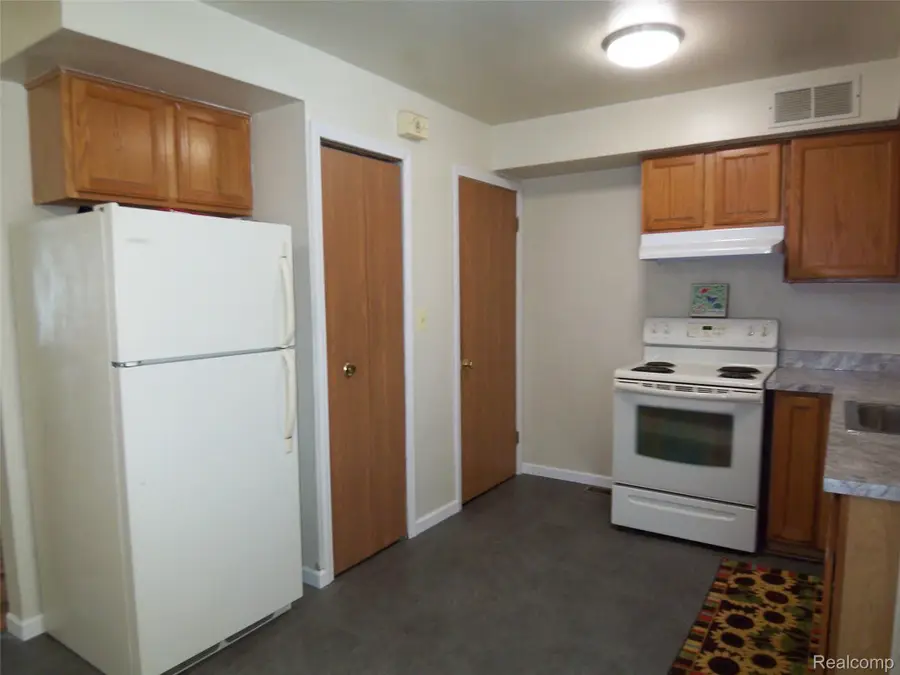 18708 Kendell Court, Clinton Township, MI 48035 - Image #3