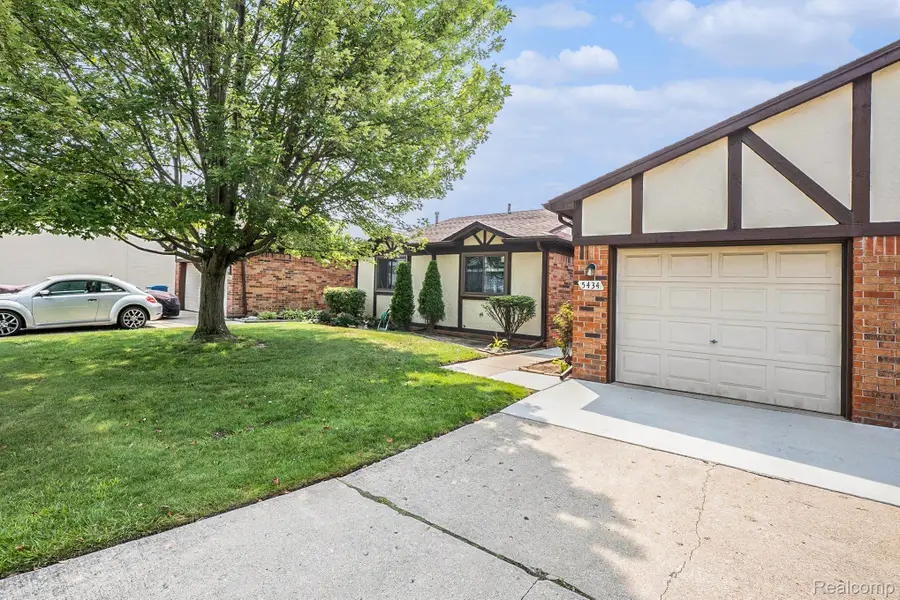 5434 Bowden Court, Warren, MI 48091 - #3