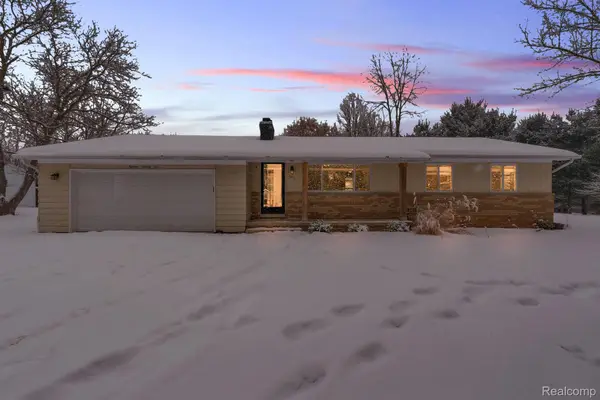 1875 Gray Road, Howell, MI 48843