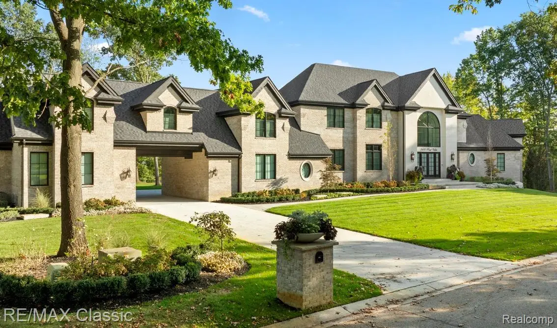 2866 Pine Bluffs Ct, Highland, MI 48357 - #1