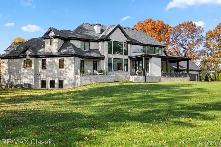 2866 Pine Bluffs Ct, Highland, MI 48357 - #3