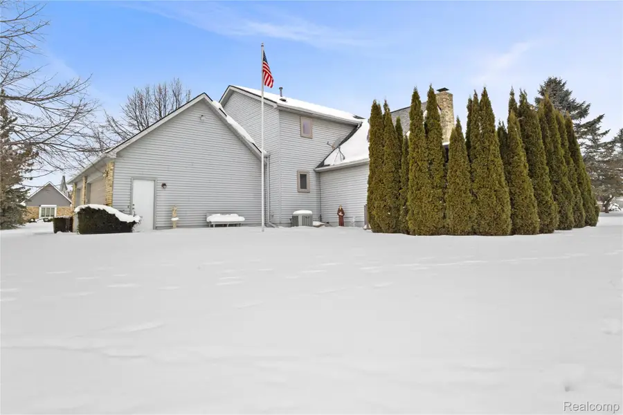 6083 Chatham Court, Grand Blanc Charter Township, MI 48439 - #3