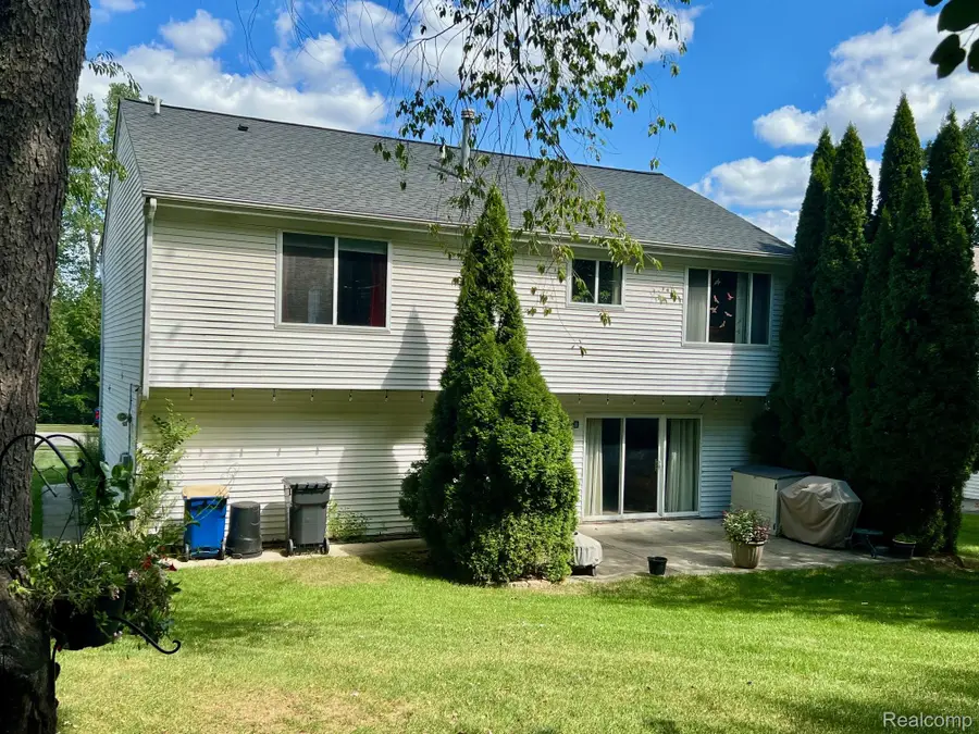 5617 Millpointe Drive, Waterford, MI 48327 - #3