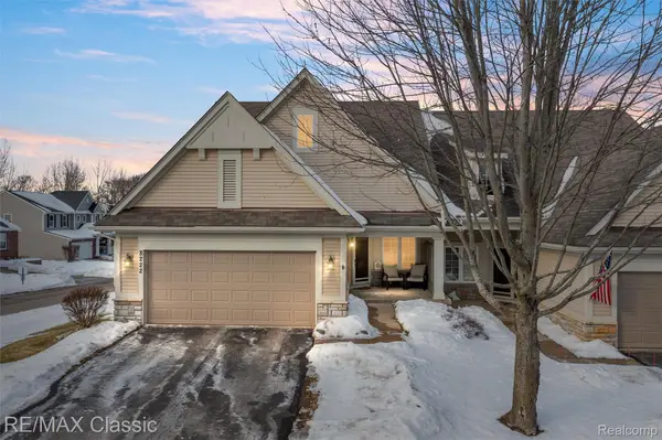 8222 Sequoia Lane, WhiteLake, MI 48386