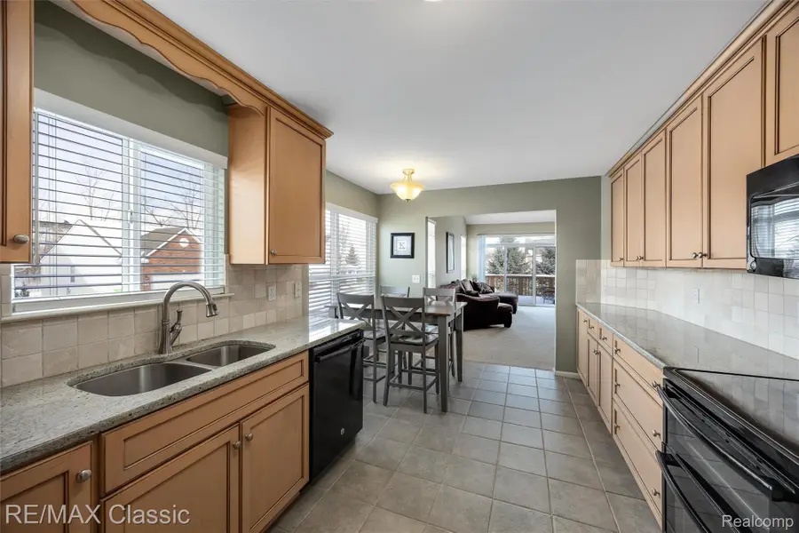 8222 Sequoia Lane, White Lake, MI 48386 - #2