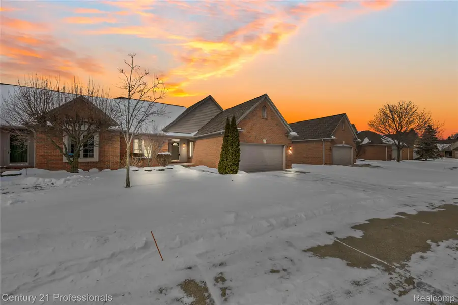 40121 Streamwood Court, Sterling Heights, MI 48310 - #2