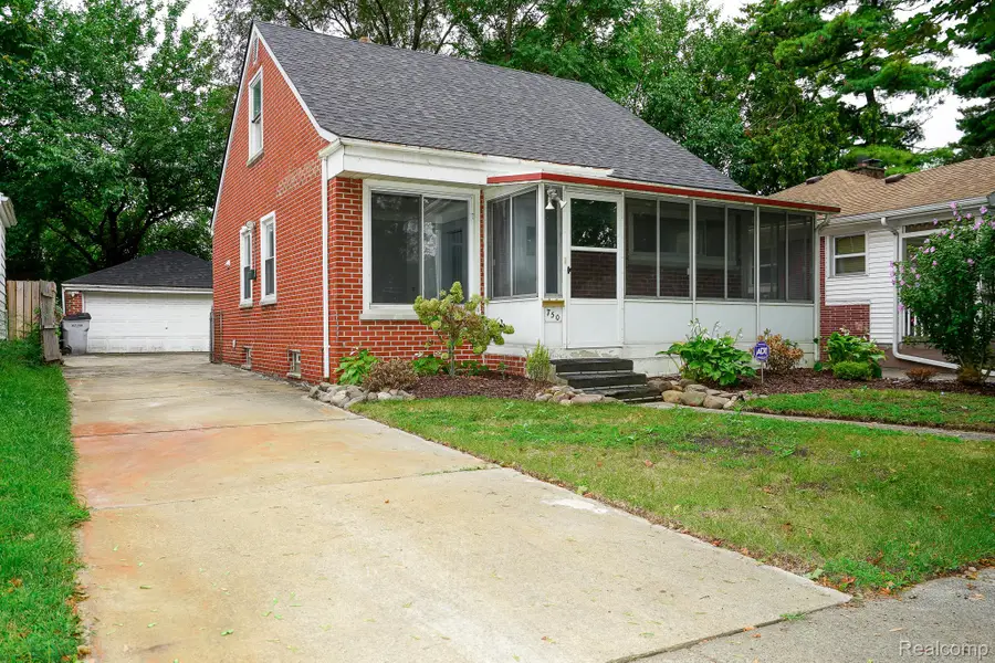 750 E Hayes Avenue, Hazel Park, MI 48030 - #2