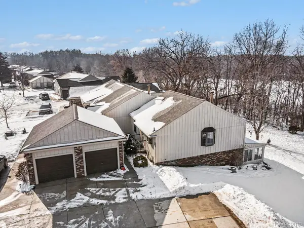 11869 Shenandoah Drive #4, SouthLyon, MI 48178