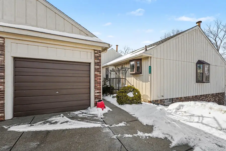 11869 Shenandoah Drive #4, Green Oak, MI 48178 - #3
