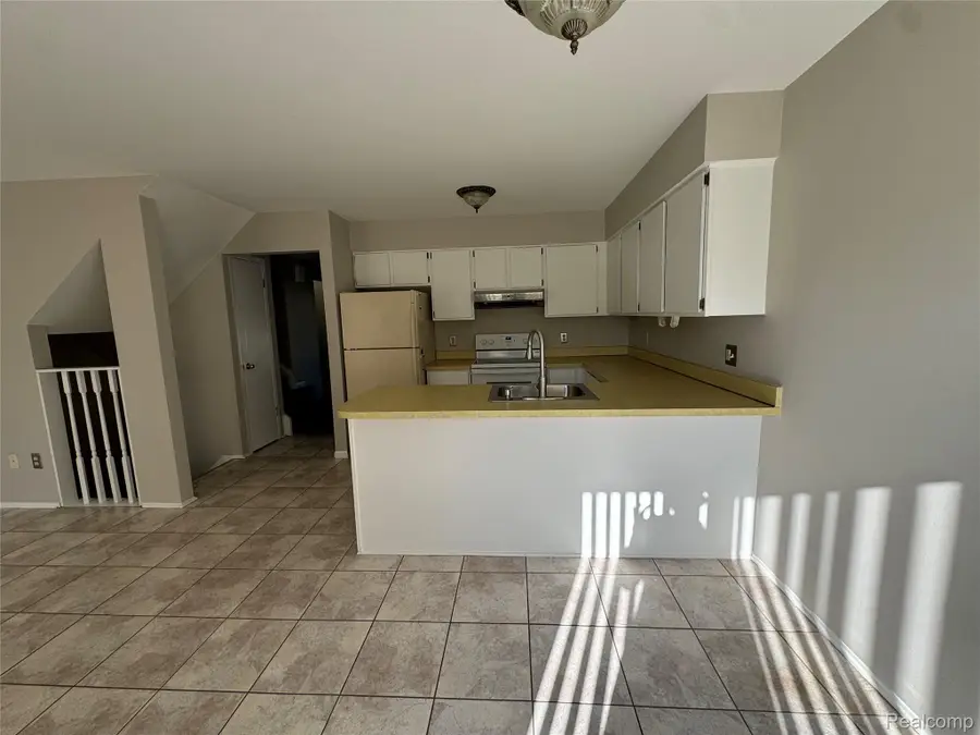 36311 Park Place Drive, Sterling Heights, MI 48310 - #3