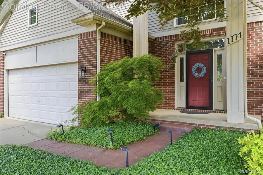 1174 Horseshoe Drive, South Lyon, MI 48178 - #2