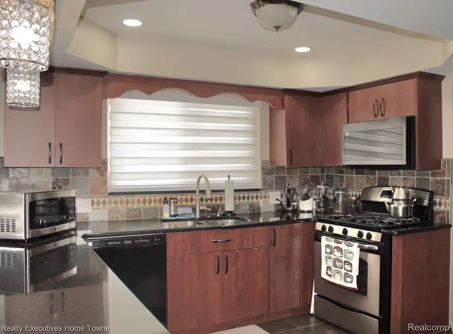 5012 Fleming Court, Sterling Heights, MI 48310 - #2