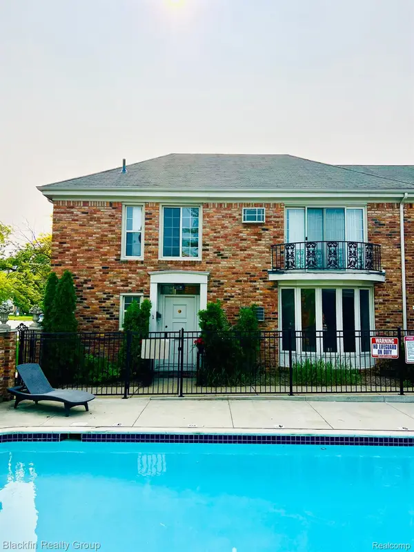 2356 W 14 Mile Road, RoyalOak, MI 48073