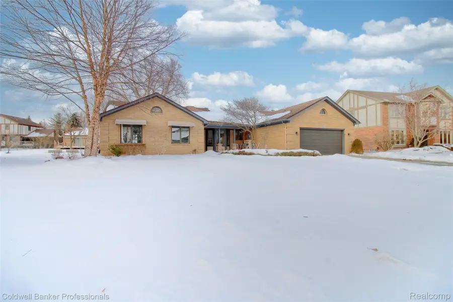 37734 Pickford Drive, Livonia, MI 48152 - #2