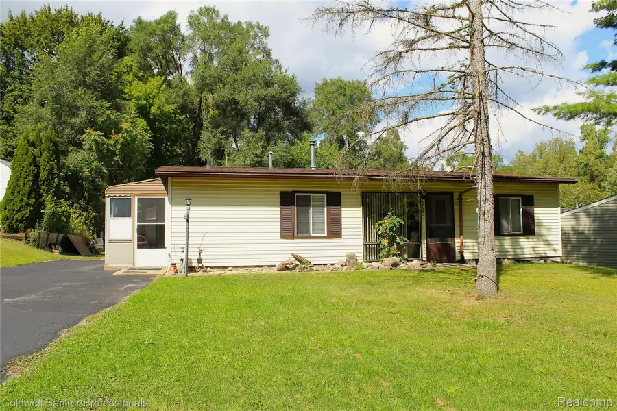 10593 9 Mile Road, Whitmore Lake, MI 48189 - #2