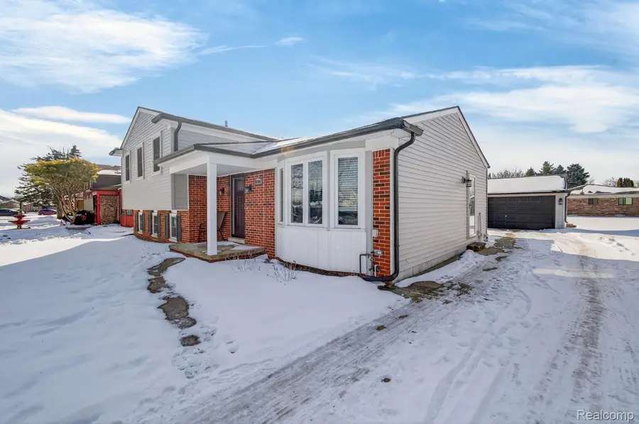 14544 Suffield Lane, Sterling Heights, MI 48312 - #2