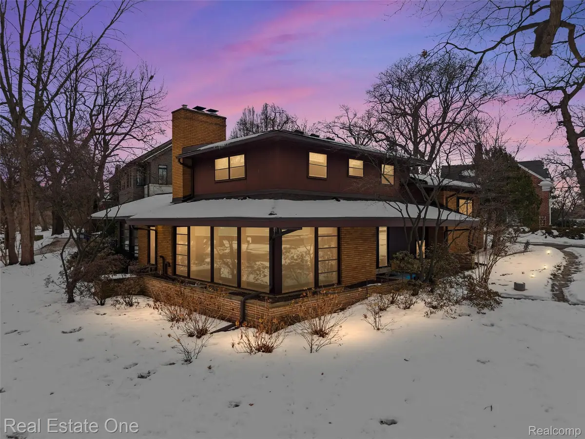 8675 Nadine Avenue, Huntington Woods, MI 48070 - #1