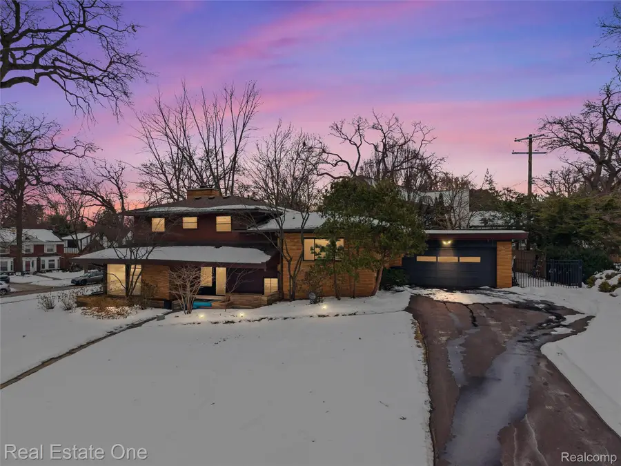 8675 Nadine Avenue, Huntington Woods, MI 48070 - #2