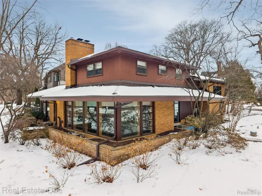 8675 Nadine Avenue, Huntington Woods, MI 48070 - #3