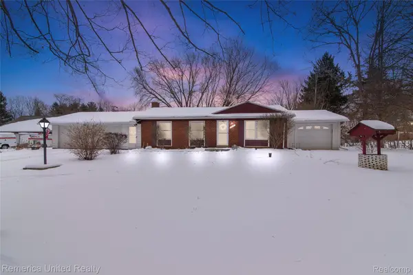 11043 Hamburg Road, WhitmoreLake, MI 48189