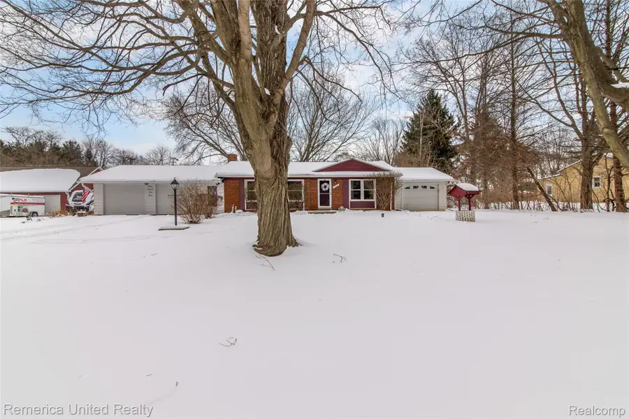 11043 Hamburg Road, Hamburg, MI 48189 - #3