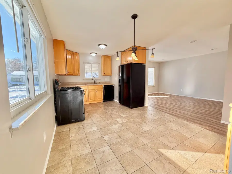 32458 Linderman Avenue, Warren, MI 48093 - Image #3