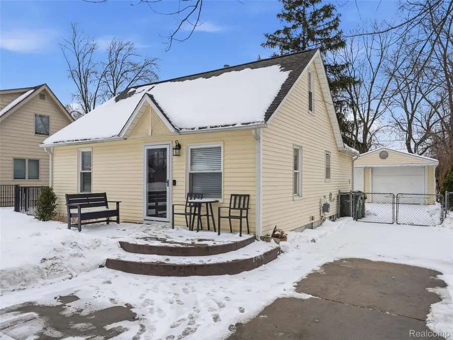 47300 Burton Drive, Shelby Charter Township, MI 48317 - #2