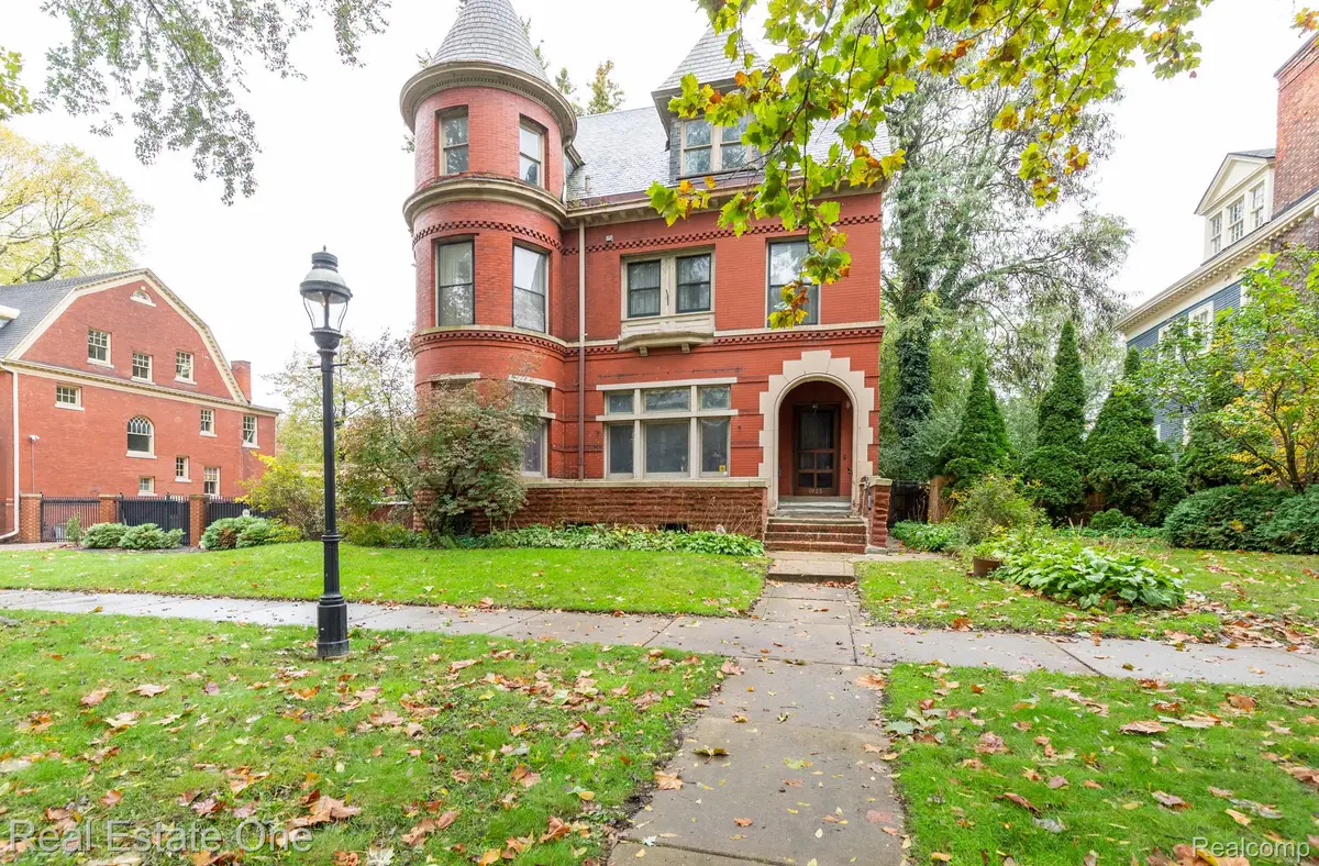 1023 Iroquois Street, Detroit, MI 48214 - Image #1