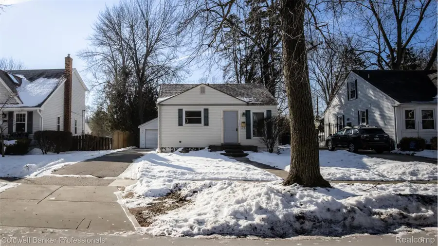 1207 E Butternut Avenue, Royal Oak, MI 48073 - #2