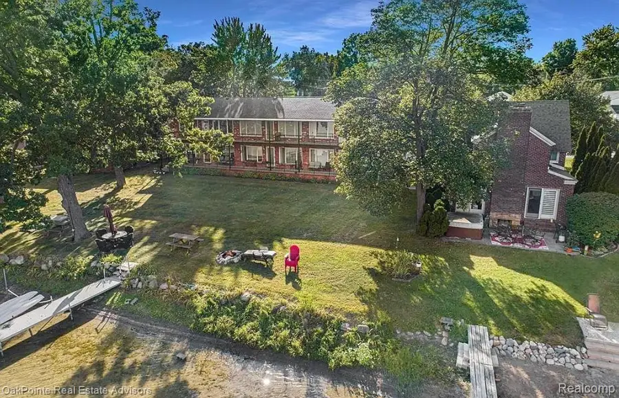 5375 Cooley Lake Road #2, Waterford, MI 48327 - #3